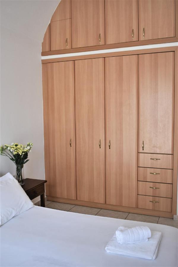 Emorfia Apartment Kamari  Bagian luar foto