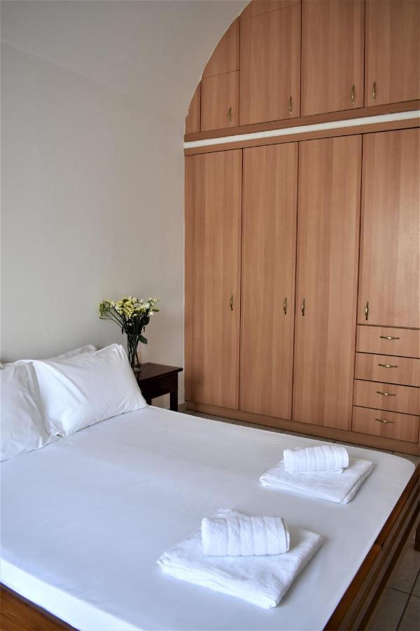 Emorfia Apartment Kamari  Bagian luar foto